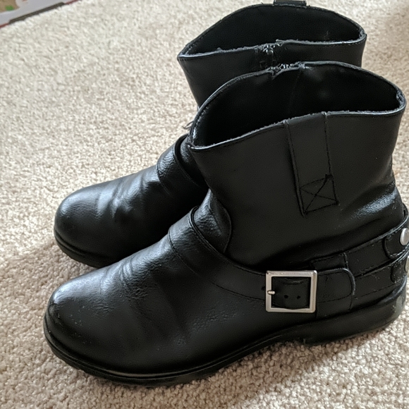 black hush puppy boots